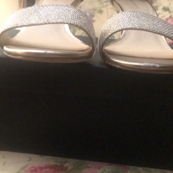 Pelle Moda Bette-TX Platinum Gold Woman’s size 10 dress shoe - Picture 5 of 9